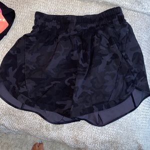 Lululemon mid rise tracker shorts